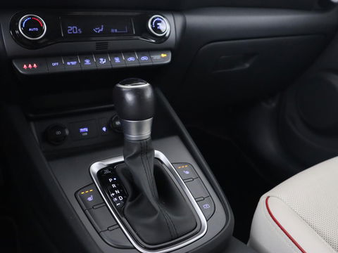 Hyundai KONA 1.6 GDI HEV Premium | Leder | Head-Up | Stoel & stuurverwarming | Adaptive cruise | Camera | Carplay | Keyless | Navigatie | Keyless | Full LED