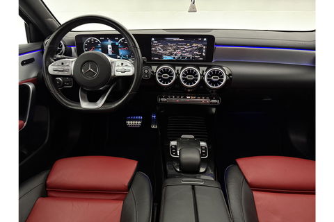 Mercedes-Benz A-Klasse 180 AMG Pano Sfeer Virtual LED PDC Camera Carplay Clima Navi 19"LMV