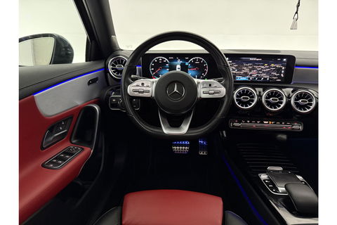 Mercedes-Benz A-Klasse 180 AMG Pano Sfeer Virtual LED PDC Camera Carplay Clima Navi 19"LMV