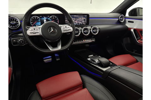 Mercedes-Benz A-Klasse 180 AMG Pano Sfeer Virtual LED PDC Camera Carplay Clima Navi 19"LMV