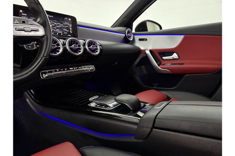 Mercedes-Benz A-Klasse 180 AMG Pano Sfeer Virtual LED PDC Camera Carplay Clima Navi 19"LMV