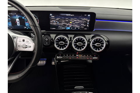 Mercedes-Benz A-Klasse 180 AMG Pano Sfeer Virtual LED PDC Camera Carplay Clima Navi 19"LMV