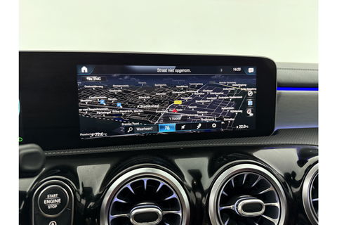 Mercedes-Benz A-Klasse 180 AMG Pano Sfeer Virtual LED PDC Camera Carplay Clima Navi 19"LMV