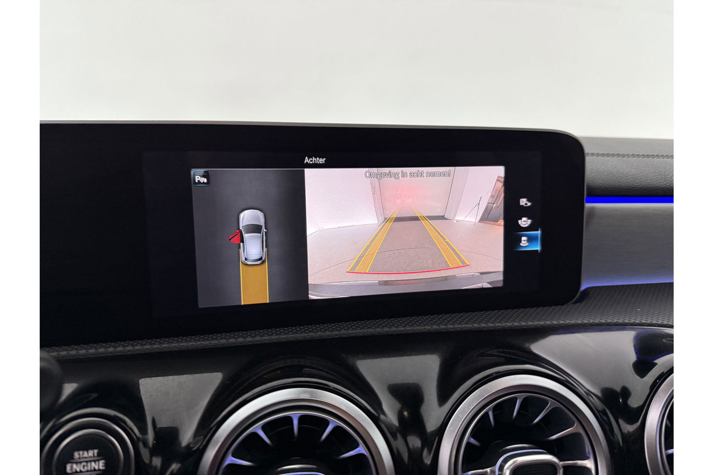 Mercedes-Benz A-Klasse 180 AMG Pano Sfeer Virtual LED PDC Camera Carplay Clima Navi 19"LMV