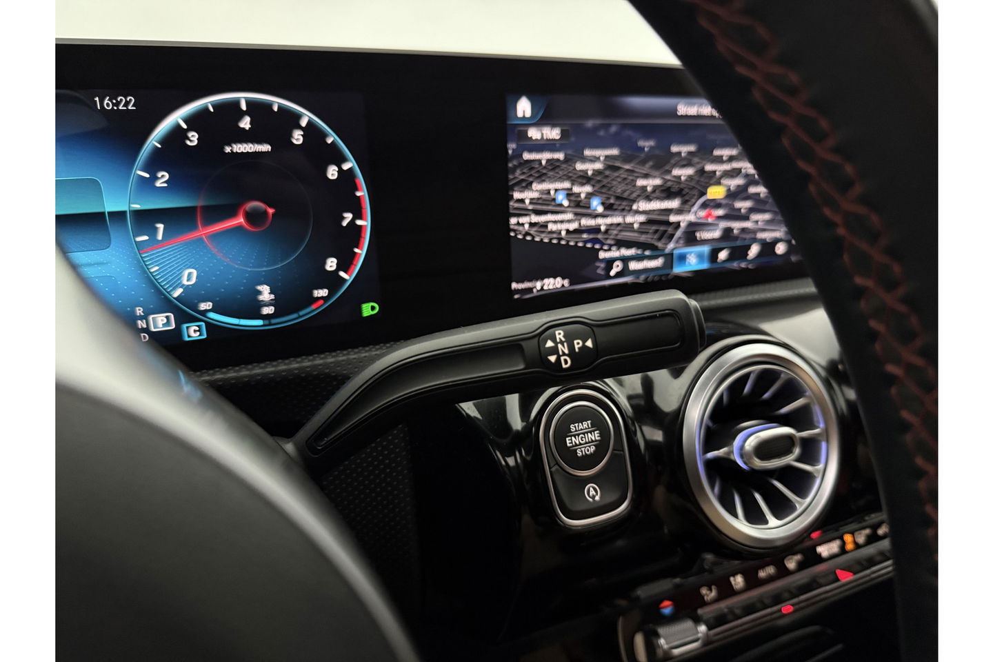 Mercedes-Benz A-Klasse 180 AMG Pano Sfeer Virtual LED PDC Camera Carplay Clima Navi 19"LMV