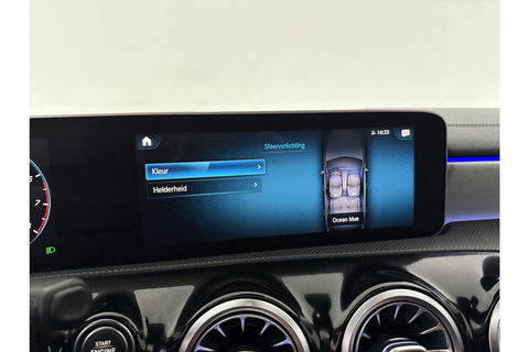 Mercedes-Benz A-Klasse 180 AMG Pano Sfeer Virtual LED PDC Camera Carplay Clima Navi 19"LMV