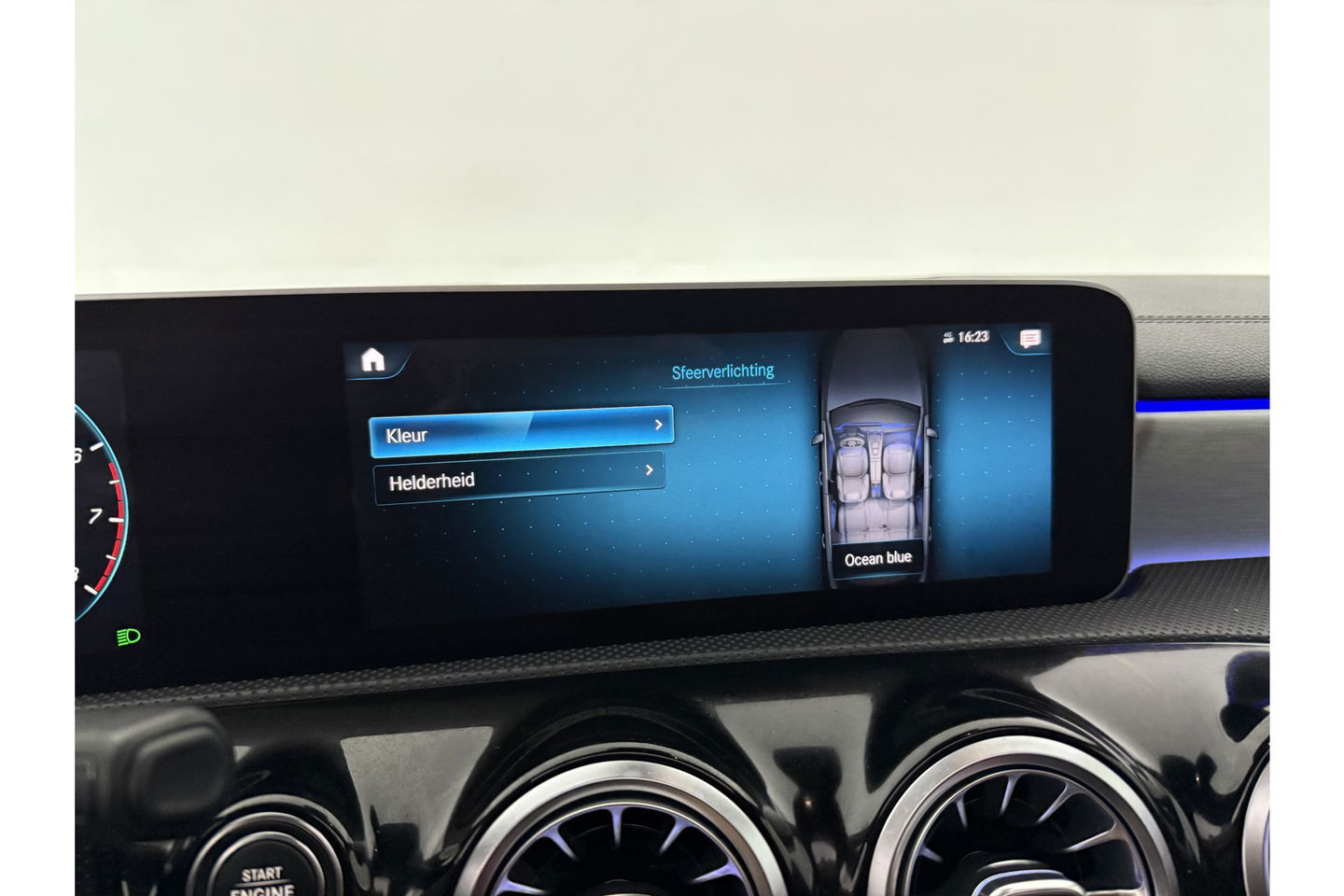 Mercedes-Benz A-Klasse 180 AMG Pano Sfeer Virtual LED PDC Camera Carplay Clima Navi 19"LMV