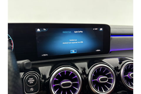Mercedes-Benz A-Klasse 180 AMG Pano Sfeer Virtual LED PDC Camera Carplay Clima Navi 19"LMV