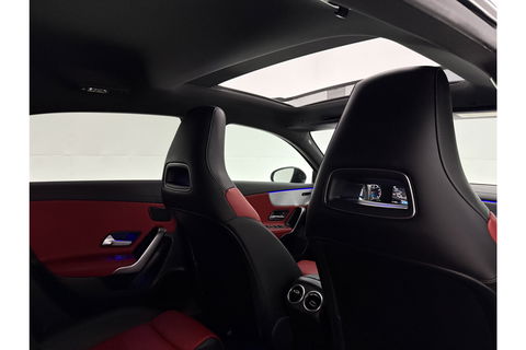 Mercedes-Benz A-Klasse 180 AMG Pano Sfeer Virtual LED PDC Camera Carplay Clima Navi 19"LMV