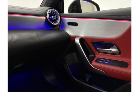Mercedes-Benz A-Klasse 180 AMG Pano Sfeer Virtual LED PDC Camera Carplay Clima Navi 19"LMV