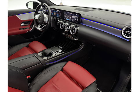 Mercedes-Benz A-Klasse 180 AMG Pano Sfeer Virtual LED PDC Camera Carplay Clima Navi 19"LMV
