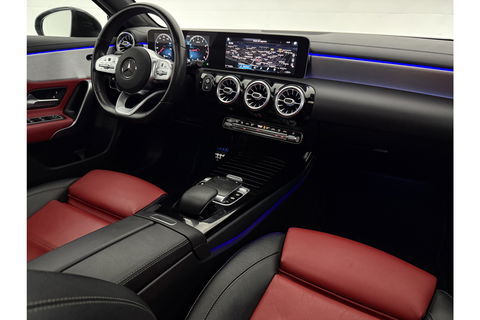 Mercedes-Benz A-Klasse 180 AMG Pano Sfeer Virtual LED PDC Camera Carplay Clima Navi 19"LMV