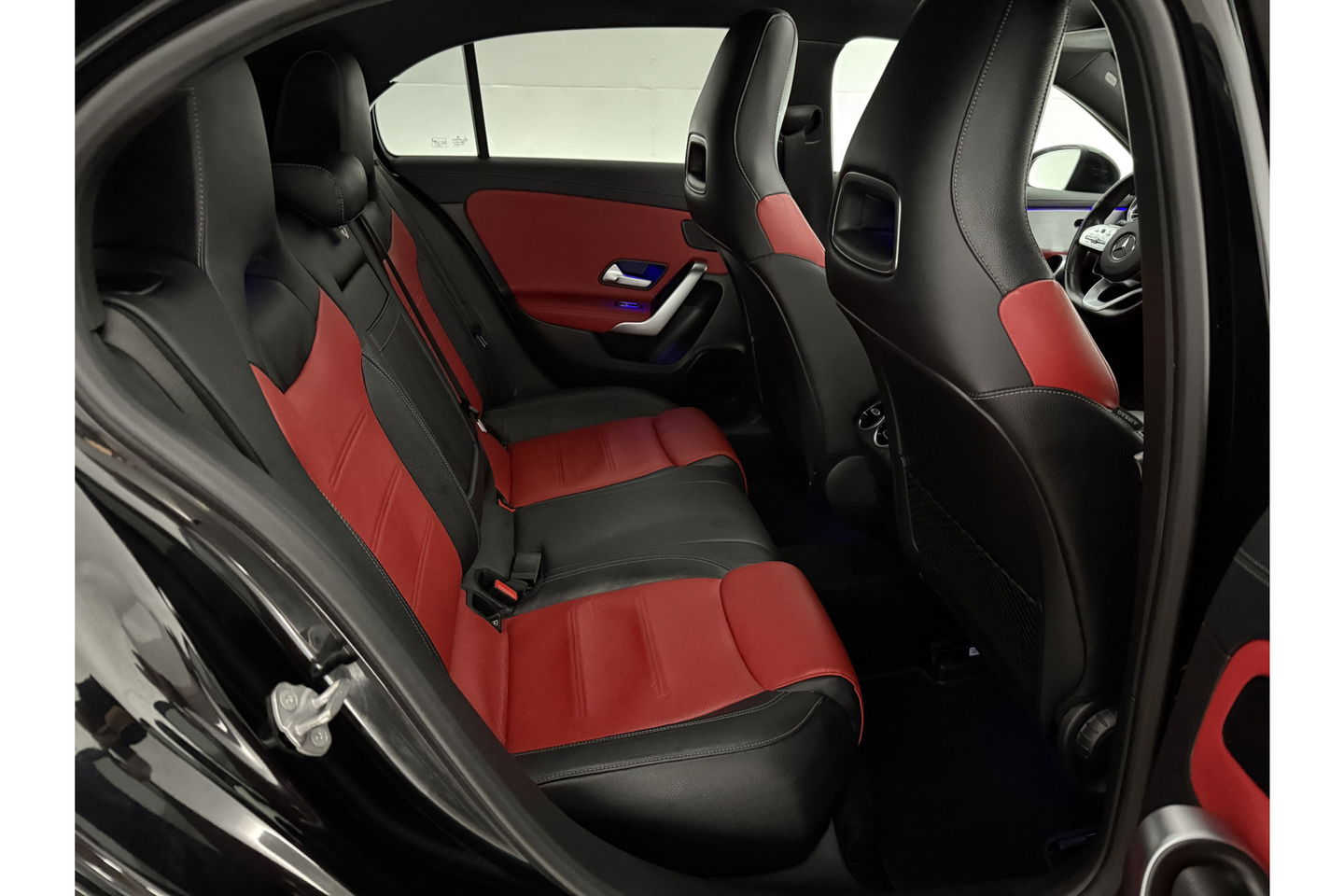 Mercedes-Benz A-Klasse 180 AMG Pano Sfeer Virtual LED PDC Camera Carplay Clima Navi 19"LMV