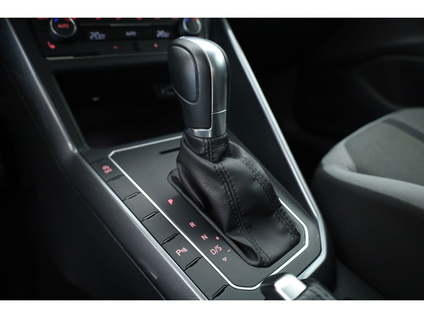 Volkswagen Polo 1.0 TSI DSG | Navi | Adapt. Cruise | Stoelverw. | All Seasons | Clima | PDC