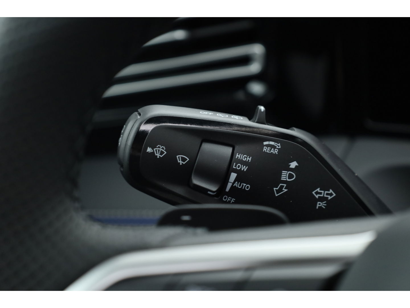 Volkswagen Tiguan 1.5 eHybrid R-Line Black Style 272pk | Pano | 360cam | Elek. Trekhaak | Massage | Stoel- Stuurverw. | Adapt. Cruise