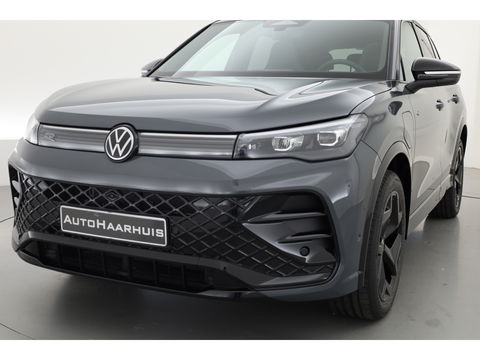 Volkswagen Tiguan 1.5 eHybrid R-Line Black Style 272pk | Pano | 360cam | Elek. Trekhaak | Massage | Stoel- Stuurverw. | Adapt. Cruise