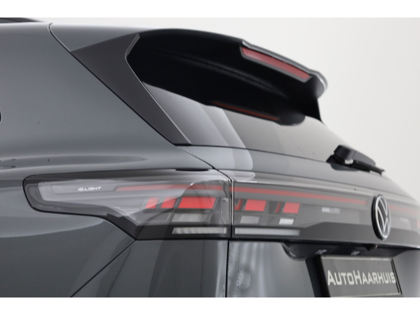 Volkswagen Tiguan 1.5 eHybrid R-Line Black Style 272pk | Pano | 360cam | Elek. Trekhaak | Massage | Stoel- Stuurverw. | Adapt. Cruise