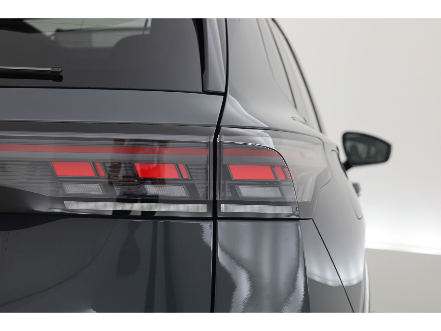 Volkswagen Tiguan 1.5 eHybrid R-Line Black Style 272pk | Pano | 360cam | Elek. Trekhaak | Massage | Stoel- Stuurverw. | Adapt. Cruise