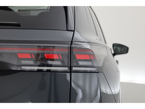 Volkswagen Tiguan 1.5 eHybrid R-Line Black Style 272pk | Pano | 360cam | Elek. Trekhaak | Massage | Stoel- Stuurverw. | Adapt. Cruise