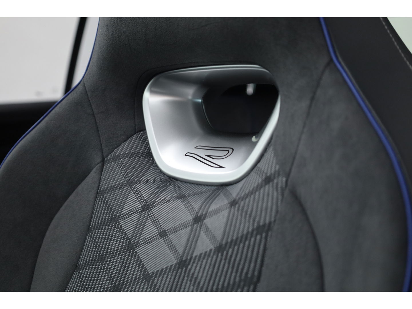 Volkswagen Tiguan 1.5 eHybrid R-Line Black Style 272pk | Pano | 360cam | Elek. Trekhaak | Massage | Stoel- Stuurverw. | Adapt. Cruise