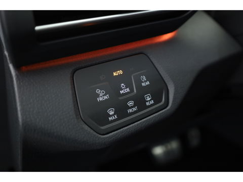 Volkswagen ID.4 Max 77 kWh | Pano | IQ. Light | HUD | Adapt. Cruise | Trekhaak | Dodehoek.