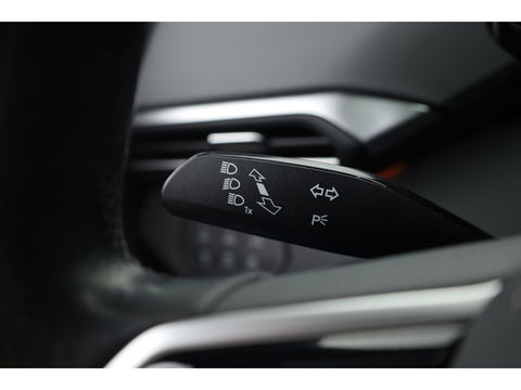 Volkswagen ID.4 Max 77 kWh | Pano | IQ. Light | HUD | Adapt. Cruise | Trekhaak | Dodehoek.