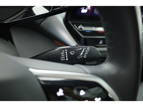 Volkswagen ID.4 Max 77 kWh | Pano | IQ. Light | HUD | Adapt. Cruise | Trekhaak | Dodehoek.