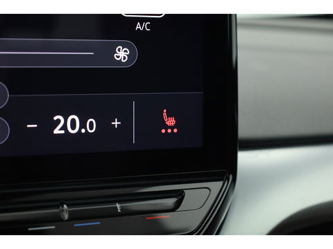 Volkswagen ID.4 Max 77 kWh | Pano | IQ. Light | HUD | Adapt. Cruise | Trekhaak | Dodehoek.