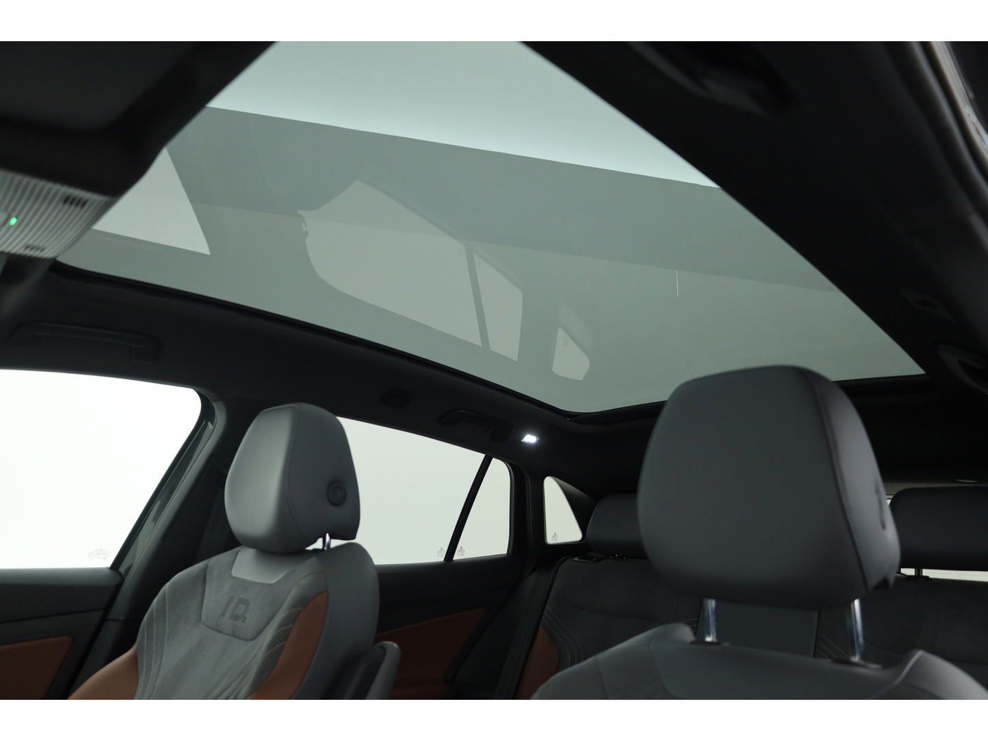 Volkswagen ID.4 Max 77 kWh | Pano | IQ. Light | HUD | Adapt. Cruise | Trekhaak | Dodehoek.