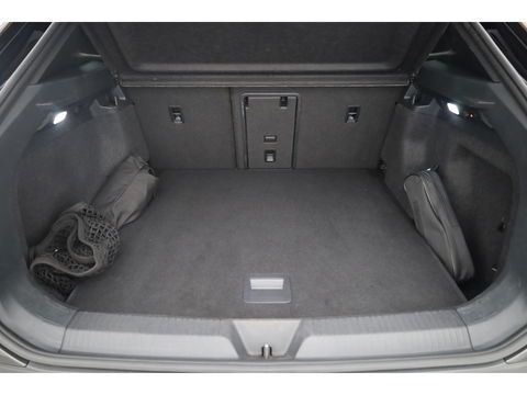 Volkswagen ID.4 Max 77 kWh | Pano | IQ. Light | HUD | Adapt. Cruise | Trekhaak | Dodehoek.