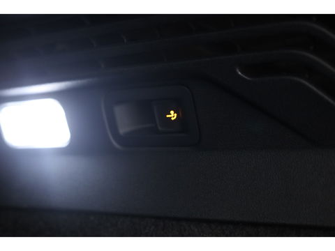 Volkswagen ID.4 Max 77 kWh | Pano | IQ. Light | HUD | Adapt. Cruise | Trekhaak | Dodehoek.