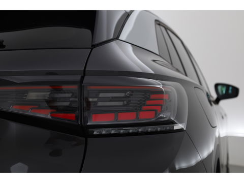 Volkswagen ID.4 Max 77 kWh | Pano | IQ. Light | HUD | Adapt. Cruise | Trekhaak | Dodehoek.