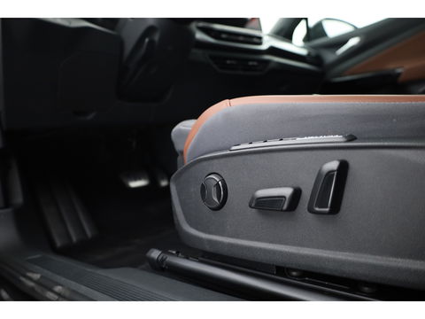 Volkswagen ID.4 Max 77 kWh | Pano | IQ. Light | HUD | Adapt. Cruise | Trekhaak | Dodehoek.