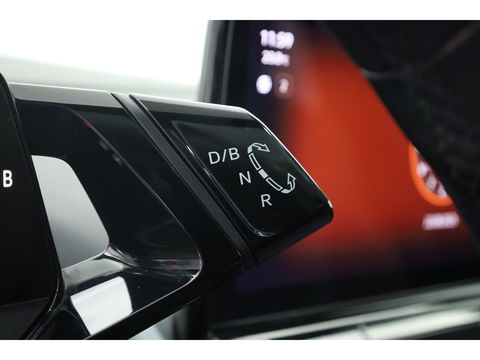 Volkswagen ID.4 Max 77 kWh | Pano | IQ. Light | HUD | Adapt. Cruise | Trekhaak | Dodehoek.