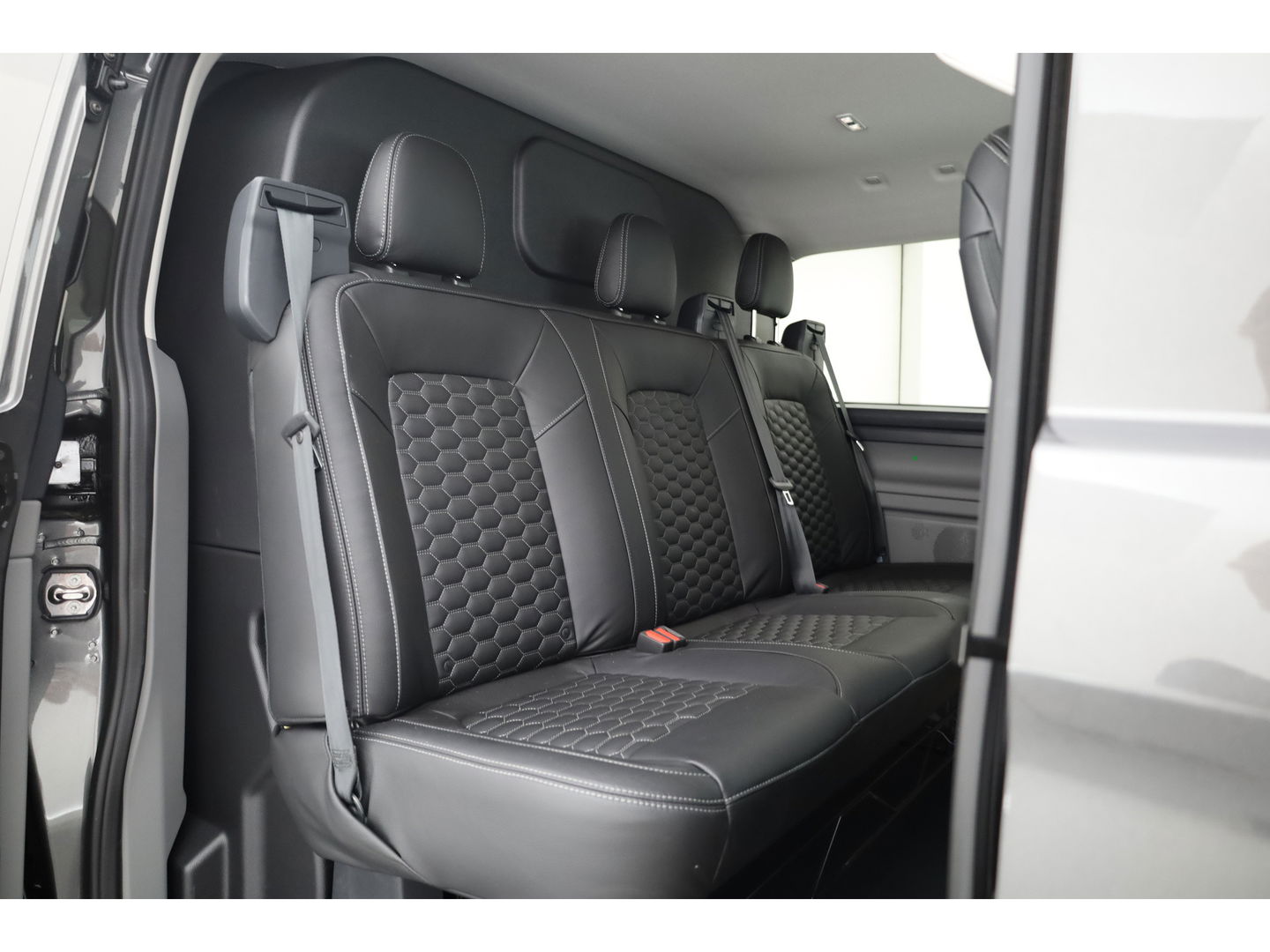 Ford Transit Custom 320 2.0 TDCI L2H1 BLACK EDITION | Dubb.Cab. | Automaat | | Adapt. Cruise | Navi | Clima | Dakdragers | NIEUW MODEL!!