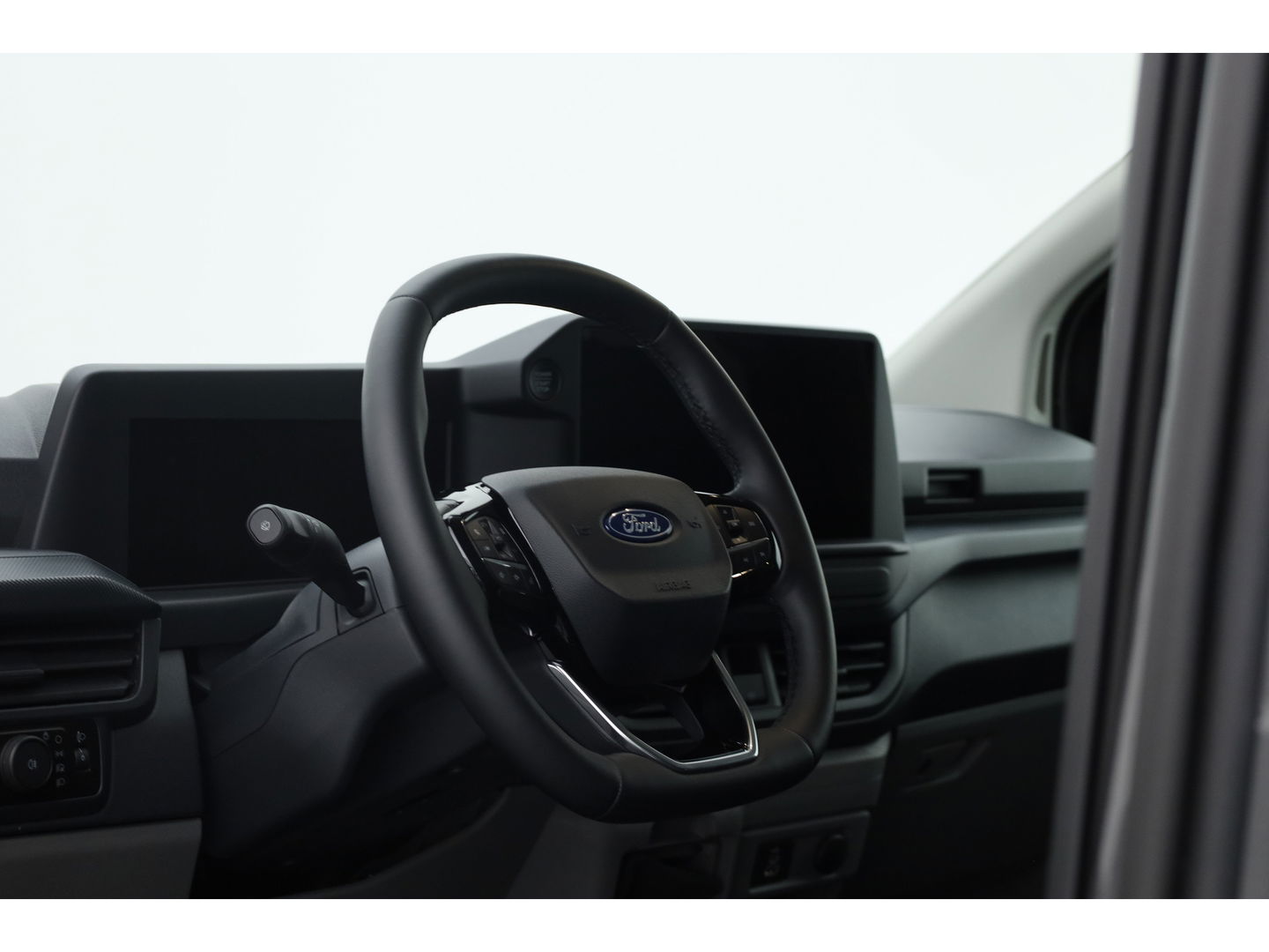 Ford Transit Custom 320 2.0 TDCI L2H1 BLACK EDITION | Dubb.Cab. | Automaat | | Adapt. Cruise | Navi | Clima | Dakdragers | NIEUW MODEL!!