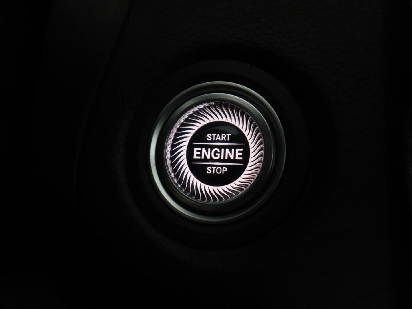 Mercedes-Benz C-Klasse 160 AMG Limited | Stoelverwarming | Leder/Alcantara | Digital Cockpit | Camera | Navigatie | Full LED | Park Assist