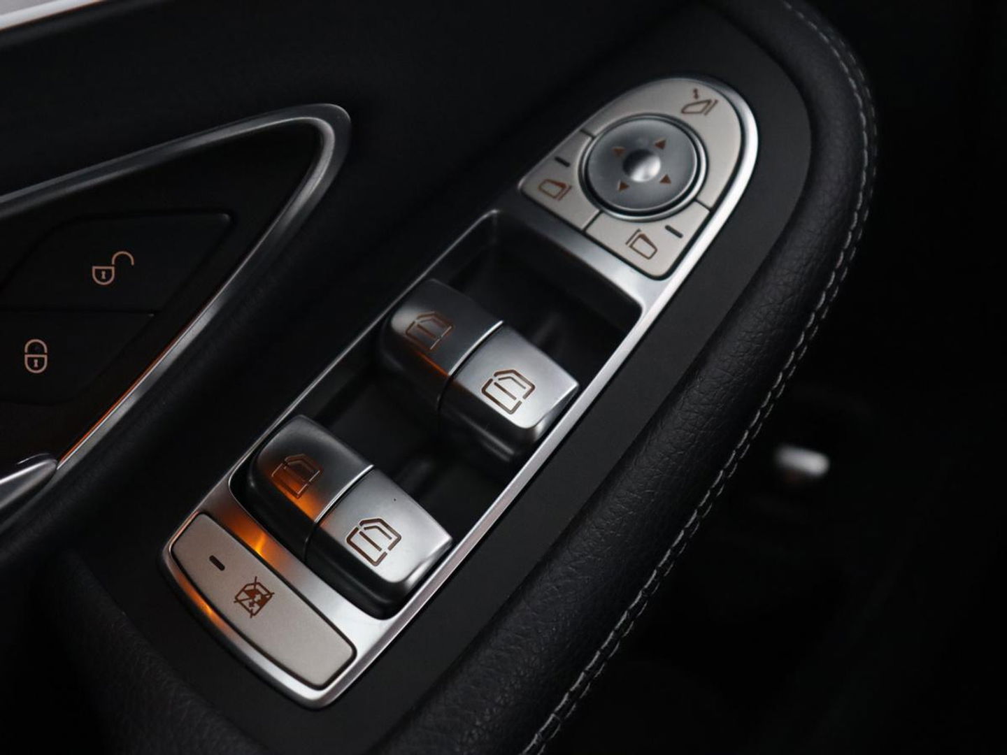 Mercedes-Benz C-Klasse 160 AMG Limited | Stoelverwarming | Leder/Alcantara | Digital Cockpit | Camera | Navigatie | Full LED | Park Assist