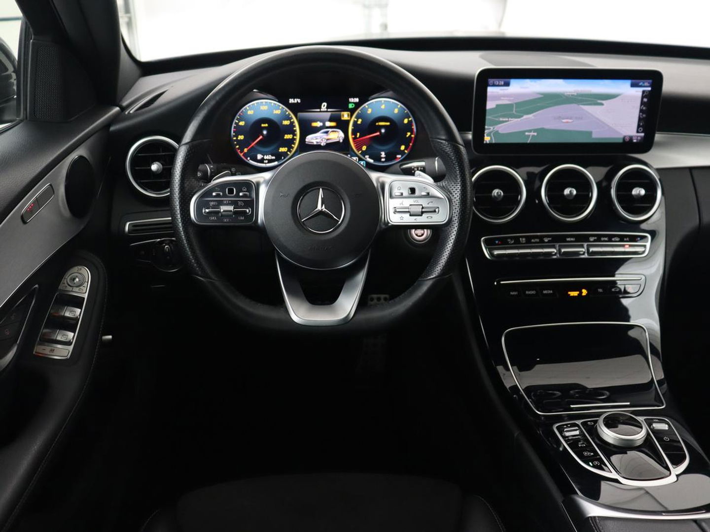 Mercedes-Benz C-Klasse 160 AMG Limited | Stoelverwarming | Leder/Alcantara | Digital Cockpit | Camera | Navigatie | Full LED | Park Assist