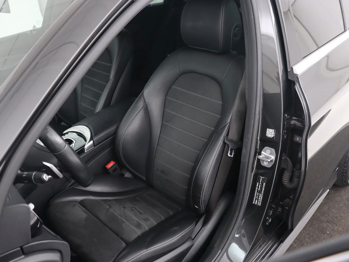 Mercedes-Benz C-Klasse 160 AMG Limited | Stoelverwarming | Leder/Alcantara | Digital Cockpit | Camera | Navigatie | Full LED | Park Assist