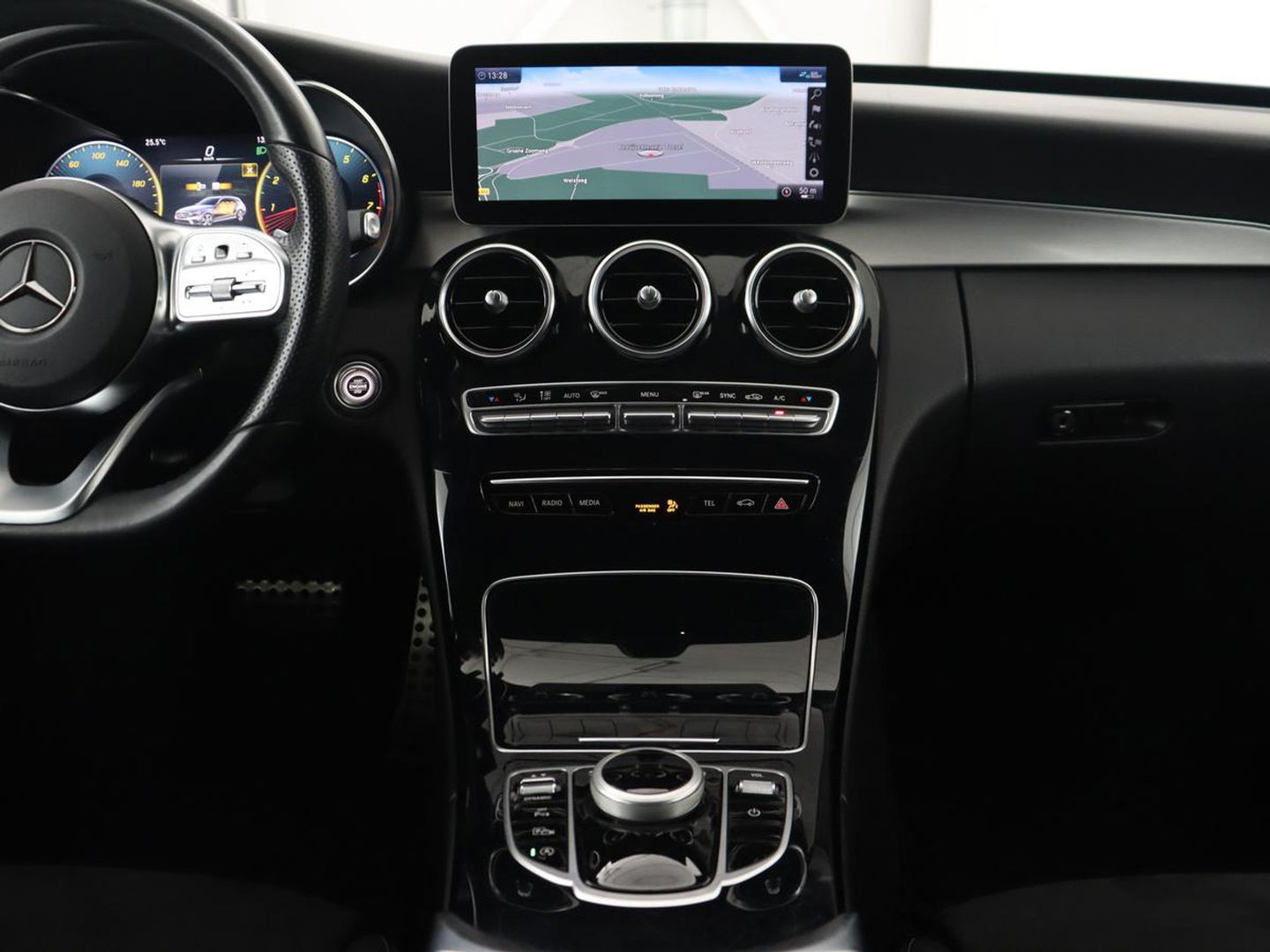 Mercedes-Benz C-Klasse 160 AMG Limited | Stoelverwarming | Leder/Alcantara | Digital Cockpit | Camera | Navigatie | Full LED | Park Assist