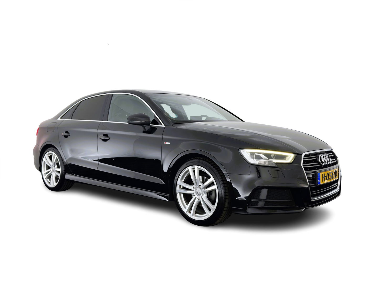Audi A3 Limousine 35 TFSI CoD Advance Sport S-Line-Sportpack (INCL-BTW) Aut.*DIGI-COCKPIT | LEATHER-FABRIC | FULL-LED | HEATED-SPORTSEATS | AUDI-SOUND | DAB+ | NAVI-FULLMAP | ECC | PRIVACY-GLASS | PDC | CRUISE | 18''ALU*