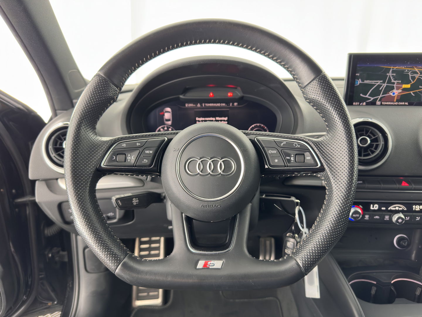 Audi A3 Limousine 35 TFSI CoD Advance Sport S-Line-Sportpack (INCL-BTW) Aut.*DIGI-COCKPIT | LEATHER-FABRIC | FULL-LED | HEATED-SPORTSEATS | AUDI-SOUND | DAB+ | NAVI-FULLMAP | ECC | PRIVACY-GLASS | PDC | CRUISE | 18''ALU*