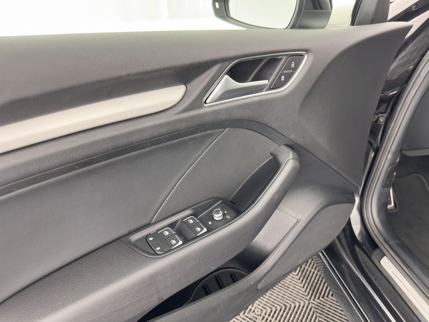 Audi A3 Limousine 35 TFSI CoD Advance Sport S-Line-Sportpack (INCL-BTW) Aut.*DIGI-COCKPIT | LEATHER-FABRIC | FULL-LED | HEATED-SPORTSEATS | AUDI-SOUND | DAB+ | NAVI-FULLMAP | ECC | PRIVACY-GLASS | PDC | CRUISE | 18''ALU*