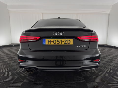 Audi A3 Limousine 35 TFSI CoD Advance Sport S-Line-Sportpack (INCL-BTW) Aut.*DIGI-COCKPIT | LEATHER-FABRIC | FULL-LED | HEATED-SPORTSEATS | AUDI-SOUND | DAB+ | NAVI-FULLMAP | ECC | PRIVACY-GLASS | PDC | CRUISE | 18''ALU*
