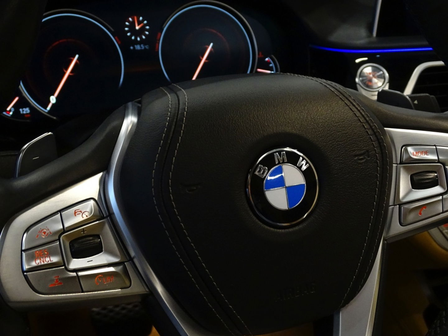 BMW 7 Serie 750i V8 TwinTurbo 449PK / M- Individual / B&W
