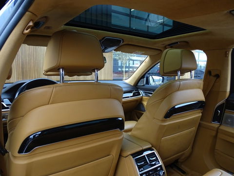 BMW 7 Serie 750i V8 TwinTurbo 449PK / M- Individual / B&W