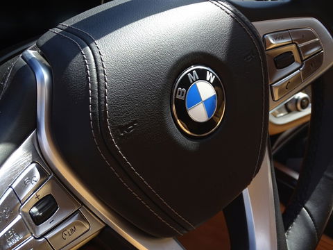 BMW 7 Serie 750i V8 TwinTurbo 449PK / M- Individual / B&W
