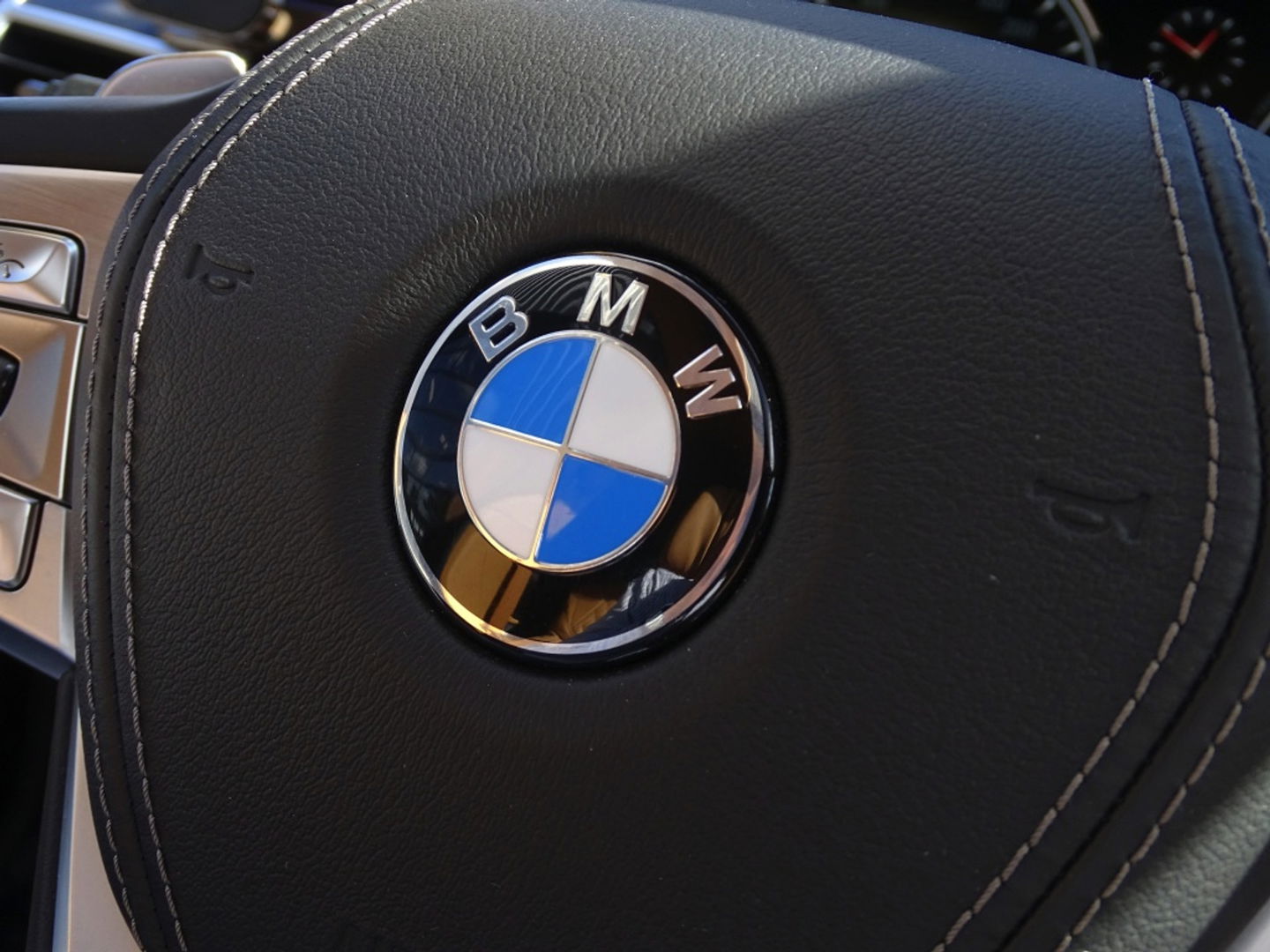 BMW 7 Serie 750i V8 TwinTurbo 449PK / M- Individual / B&W