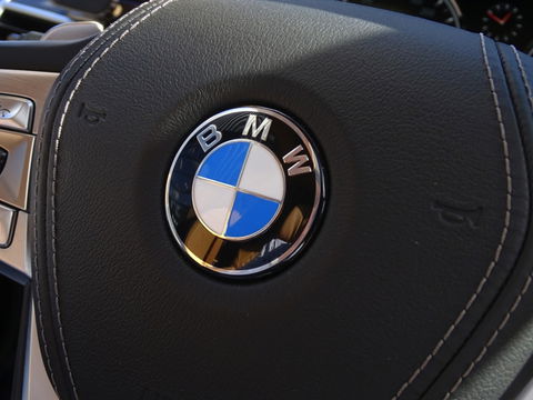 BMW 7 Serie 750i V8 TwinTurbo 449PK / M- Individual / B&W